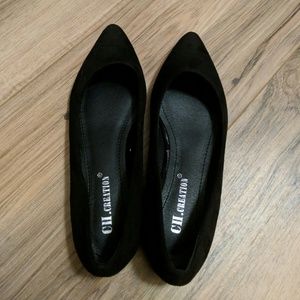 Black pointed flats